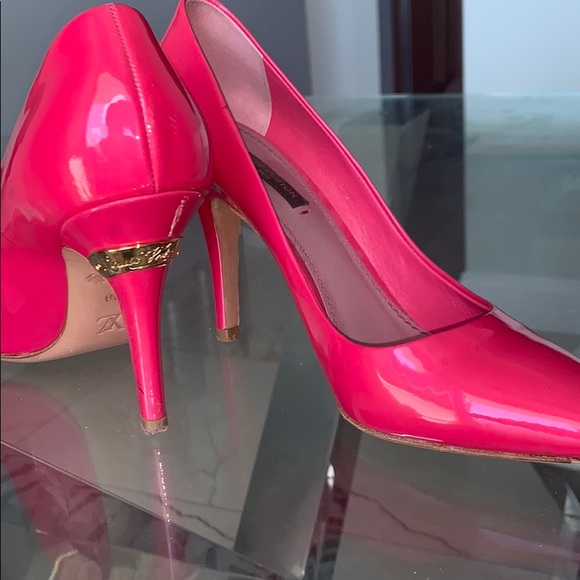 Louis Vuitton Shoes - Louis Vuitton hot pink patent leather pump